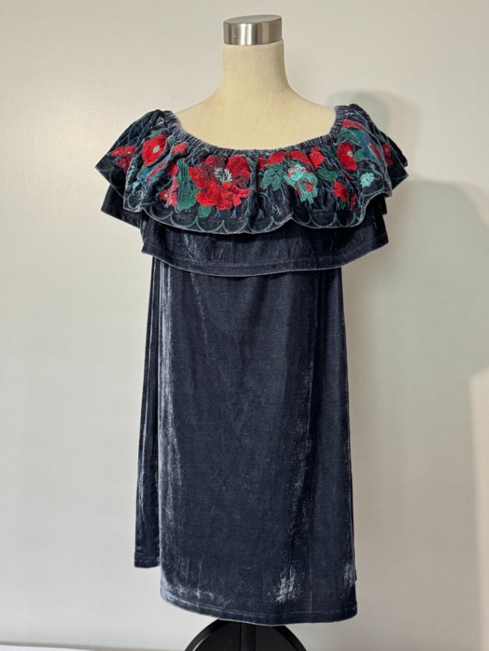 UMGEE Blue Velvet Embroidered Off Shoulder Dress - Picture 5 of 9